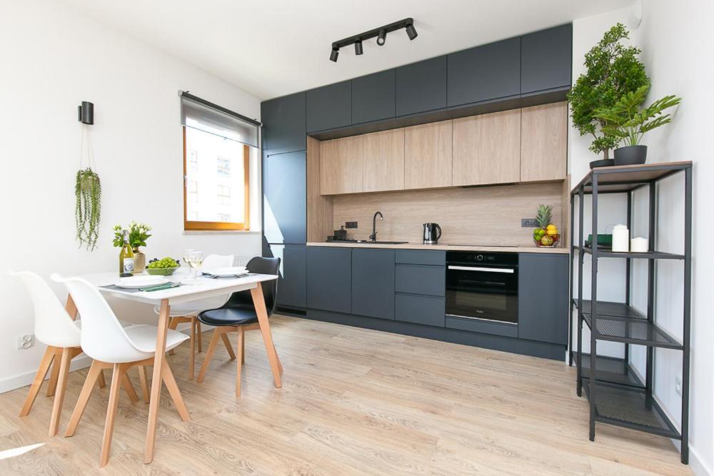 Apartament Black Zajezdnia Wrzeszcz Lejlighed Gdańsk Eksteriør billede